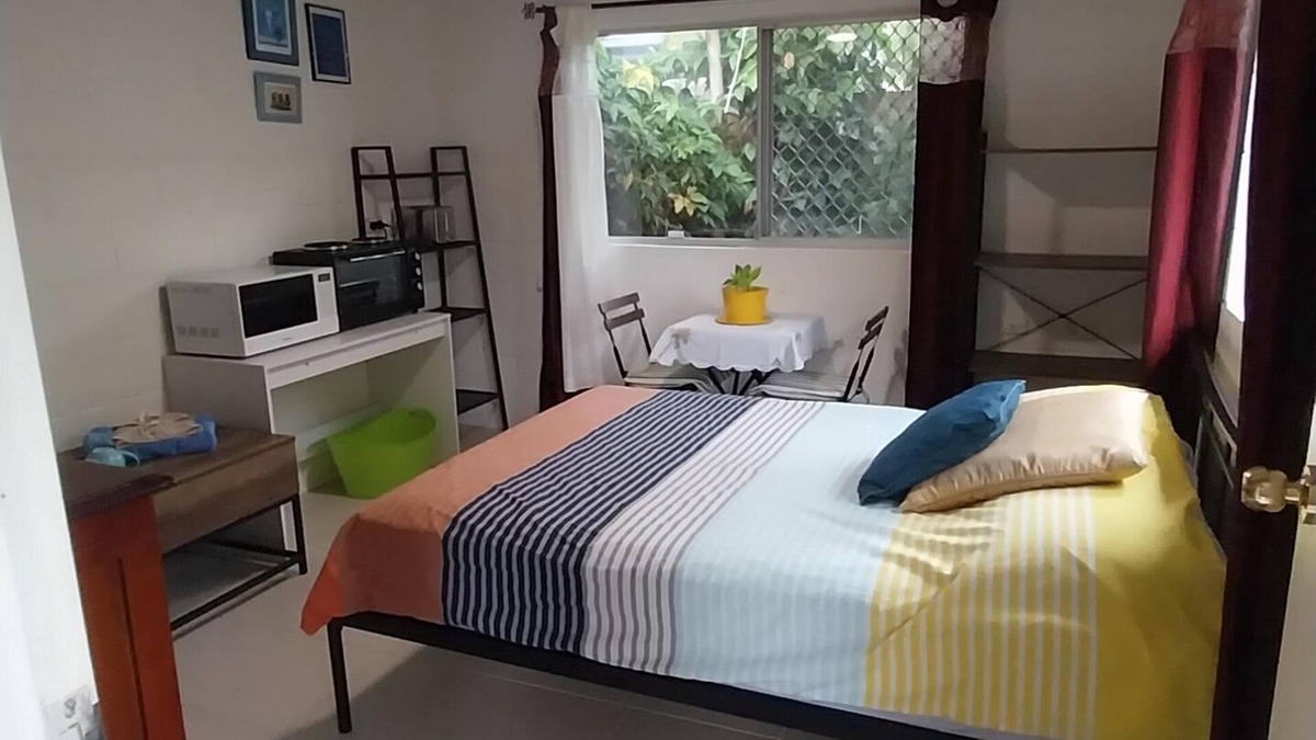 Battery Hill Apartment | Tranquil beachside studio centrally located to local amenities, transport, shops