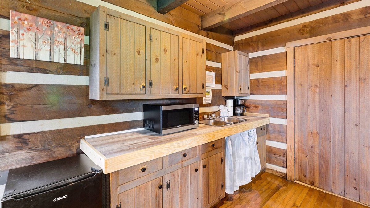Fancy Gap Cabin | Tranquil Cabin with Jacuzzi, Porch Swing, and Mountain Views! Cabin 3