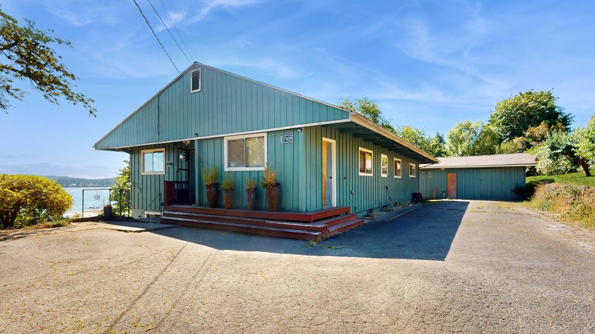 Poulsbo House | Tranquil Coastal Retreat Between Silverdale and Historic Downtown Poulsbo