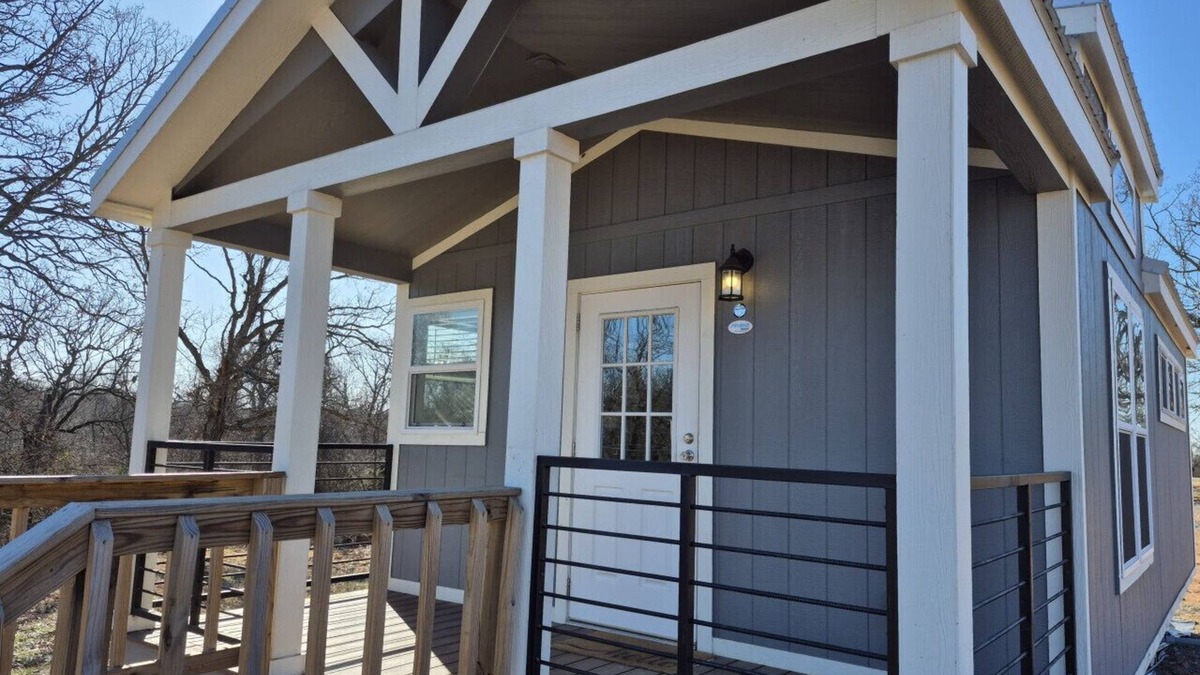 Chelsea Apartment | Tranquil Cottage at Redbud Tiny Home Resort