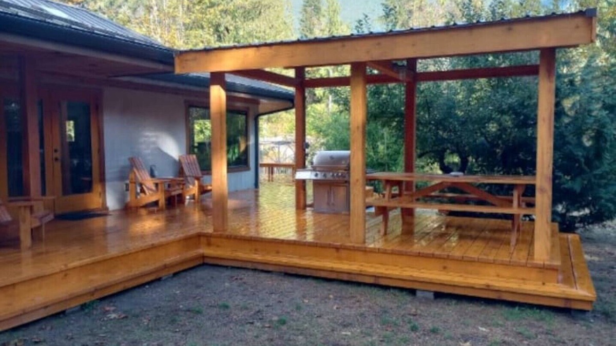 Lake Cowichan Villa | Tranquil Cowichan Riverfront Home