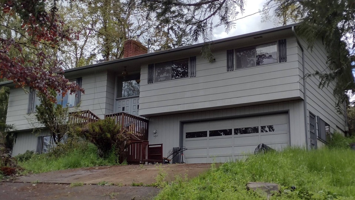 Eugene House | Tranquil Cozy Retreat for Fall Stays in Eugenen