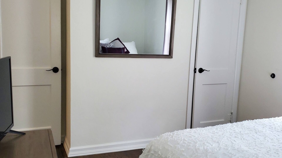 Lafayette House | Tranquil Cozy Retreat - Centrally Located