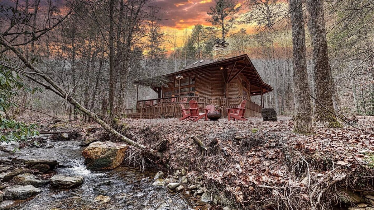Helen Cabin | Tranquil creekside modern mountain cabin. Hike, fish, tube or just relax!