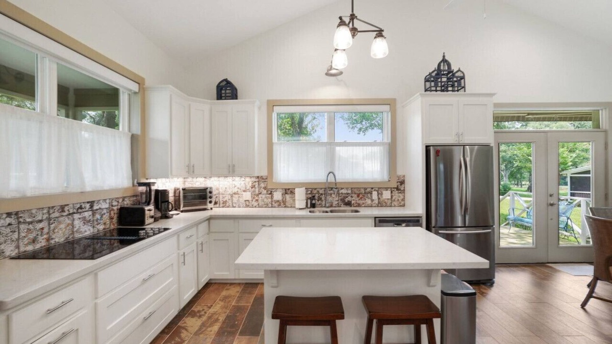 Sealy House | Tranquil Farmhouse Retreat with Scenic Views!