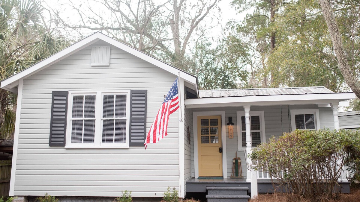 Summerville Historic District House | Tranquil Farmhouse Escape