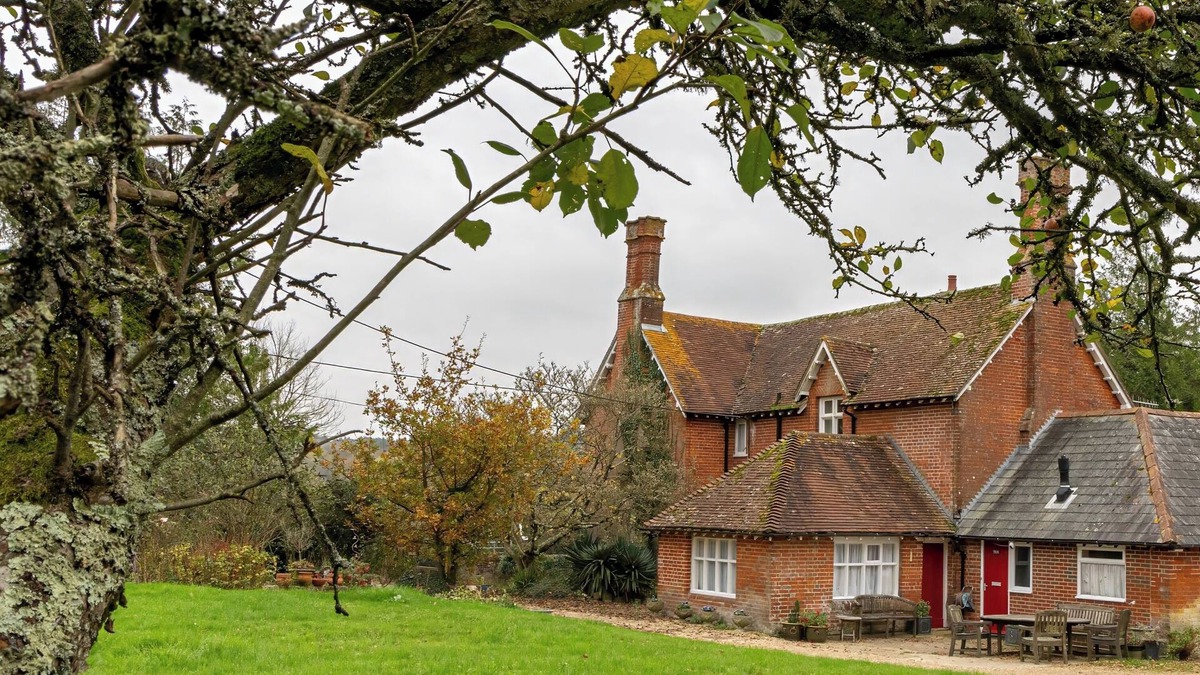 New Forest District House | Tranquil Forest Retreat in Brockenhurst
