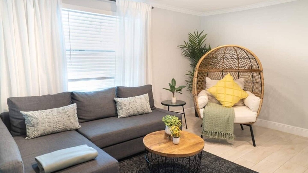 Bearss Plaza House | Tranquil & Fully Renoveted Home Near Busch Gardens