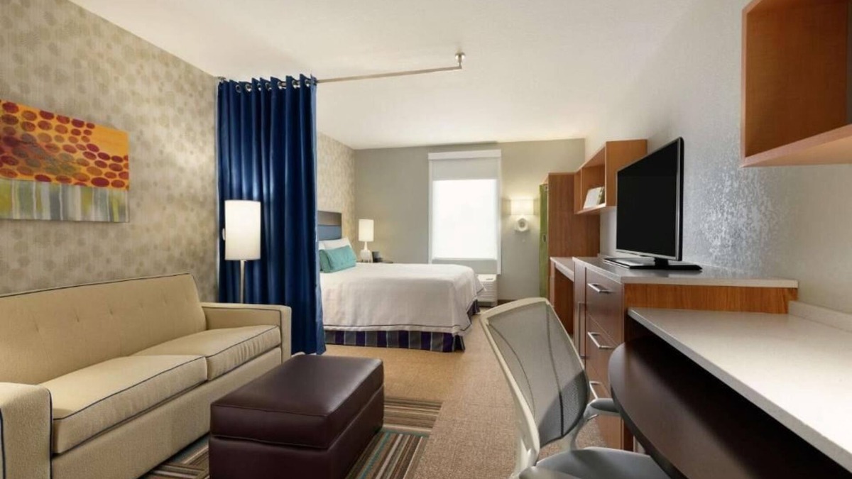 Florida City Hotel | Tranquil Getaway: 3 Units w/Parking, Breakfast! Close to Coral Castle!