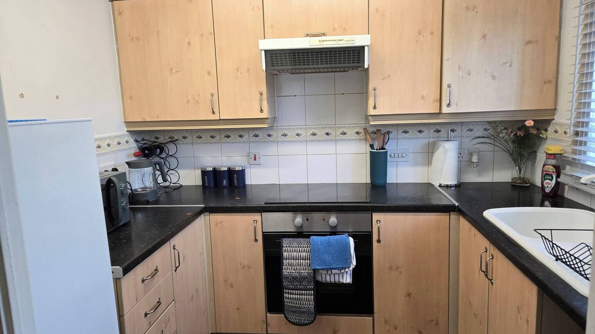 Featherstone House | Tranquil Getaway in Wolverhampton - Perfect for Relaxation