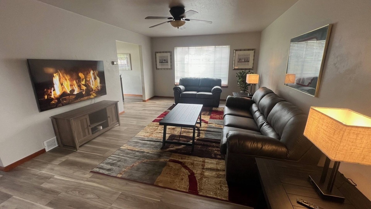 Bellevue House | Tranquil Haven: Fully Furnished 3 Bedroom, 2 Bath - 8 Miles to Lambeau Field