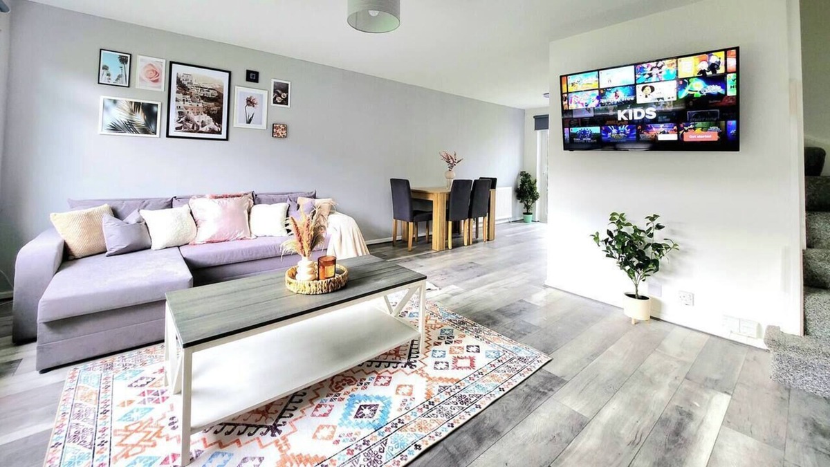 Newton Mearns House | Tranquil Hideaway with Quirky Flair