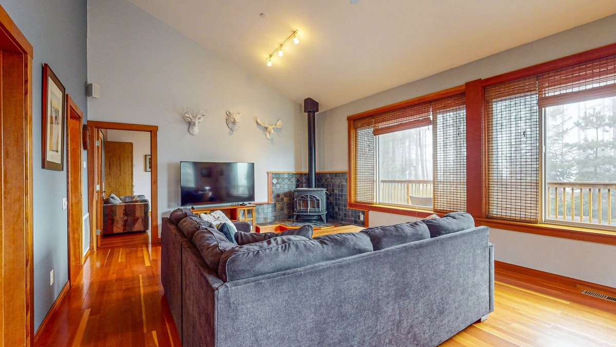 Timber Cove House | Tranquil home with free WiFi and full kitchen