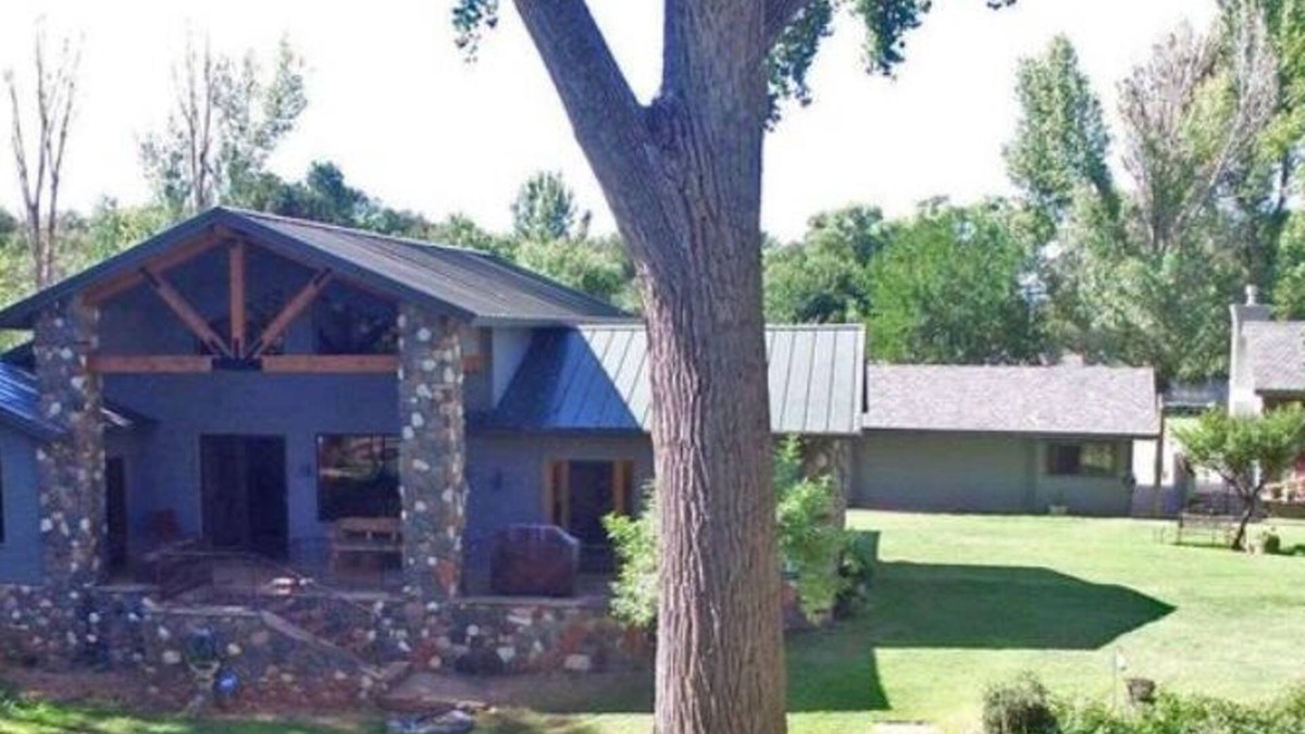Cornville House | Tranquil home with lush outdoor space on the Oak Creek.