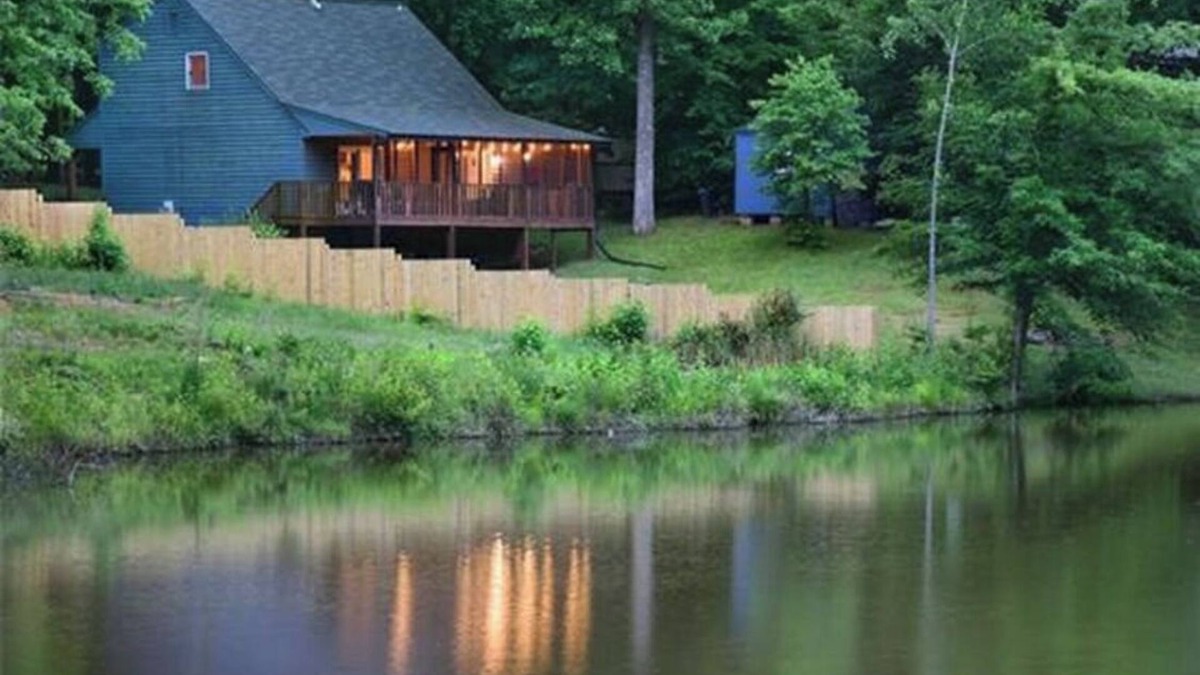 Mount Gilead House | Tranquil Lake Life Getaway @ Lake Tillery - Pet Friendly! Lake Community