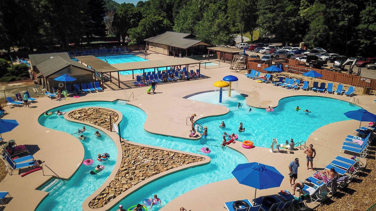 Lake Lure Condo | Tranquil Lake Lure Getaway Near Trails