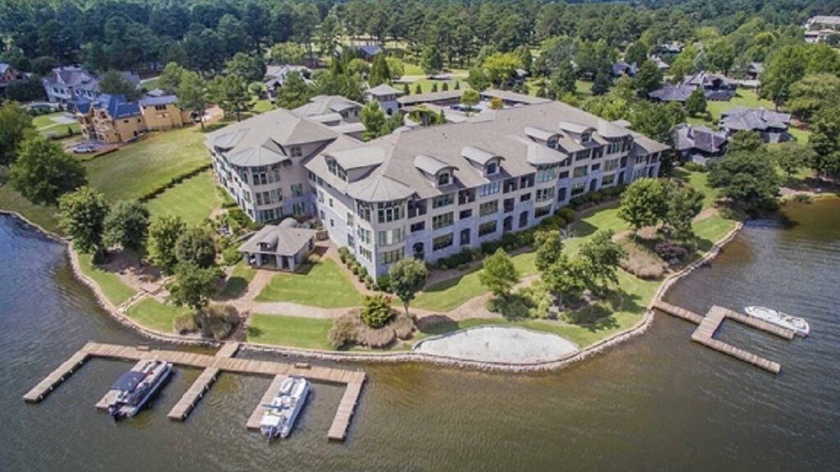 Lake Oconee Condo | Tranquil Lakefront Paradise on Lake Oconee! Beautiful 2 Bedroom Condo