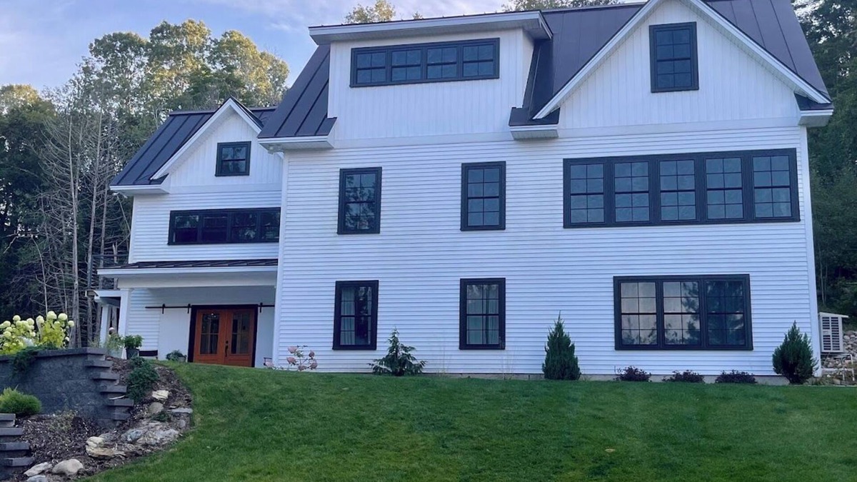 Lee House | Tranquil lakeside and trailside 5-bedroom house in Lee with gourmet kitchen.