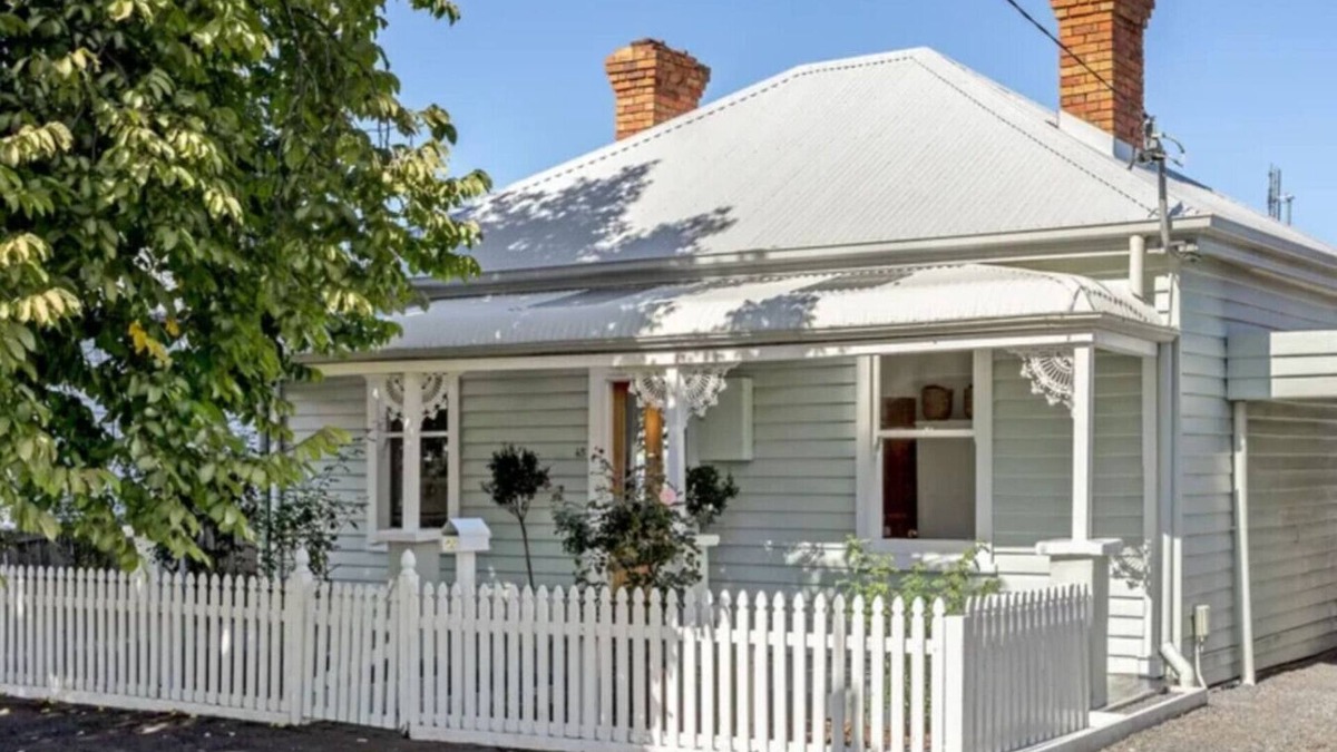 Invermay House | Tranquil Launceston Getaway - You'll fall in love!