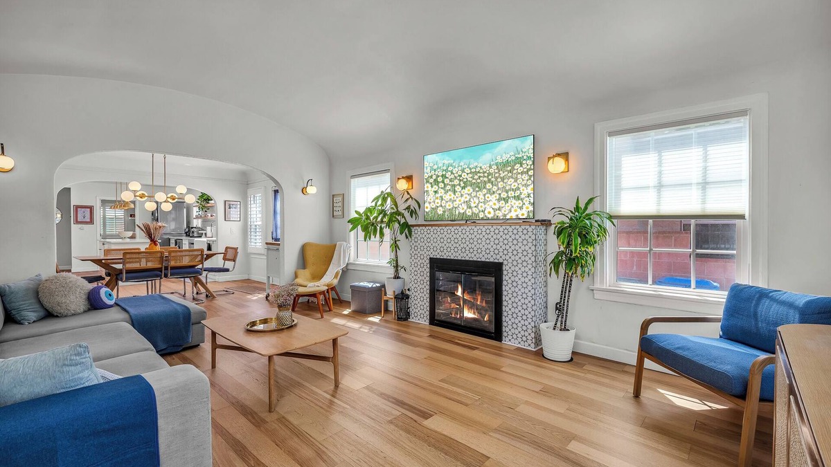 Los Angeles House | Tranquil & Light-Filled 3BR Retreat in El Sereno