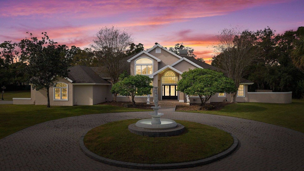Altamonte Springs House | Tranquil Luxury Estate Property 5,700 Sq Ft on 3+ Acres, Complete with Helipad