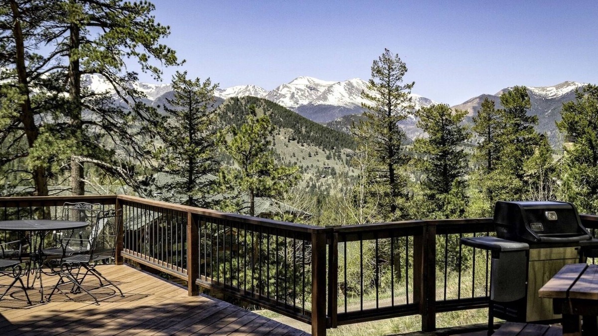 Windcliff Estates House | Tranquil Luxury Vacation At Windcliff 3 Bedroom Home by RedAwning