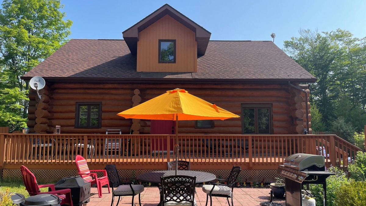 Manitoulin District House | Tranquil Manitoulin Cabin is peaceful and private, surrounded by forest.