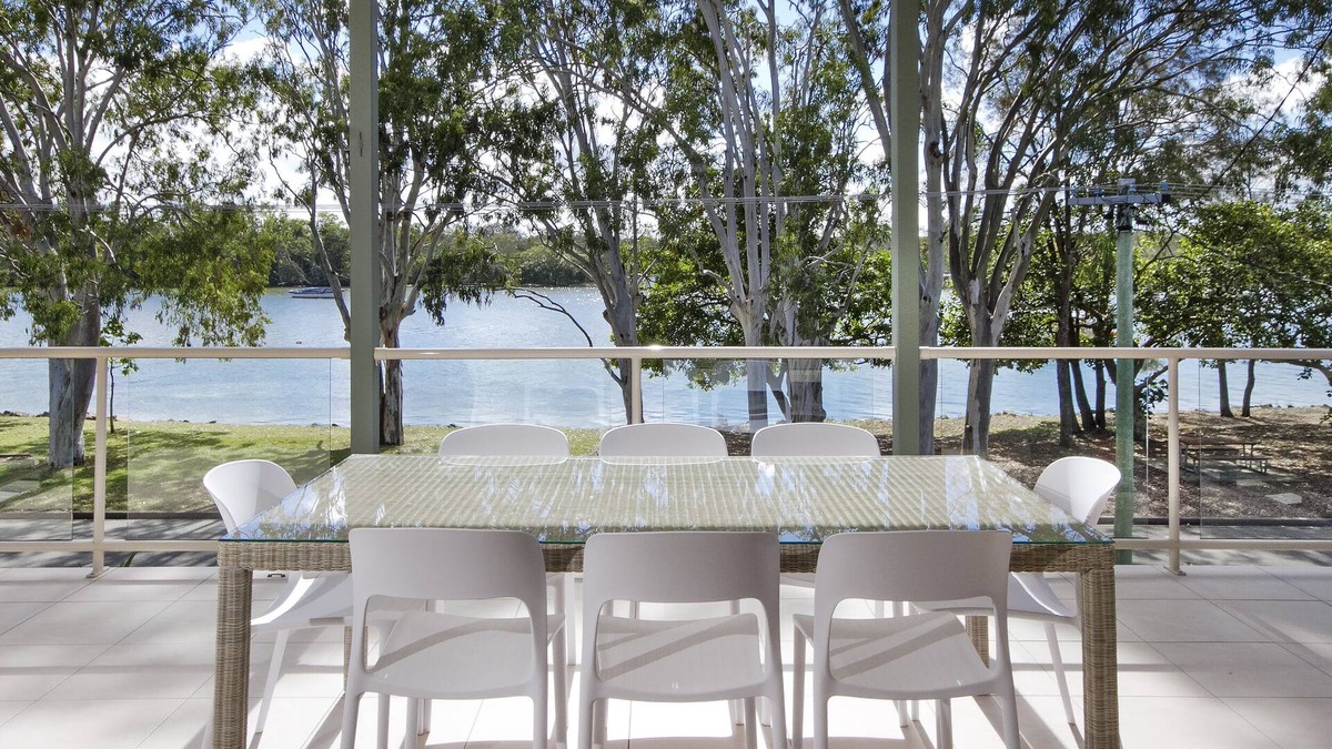 Tewantin House | Tranquil & Modern Riverside Getaway