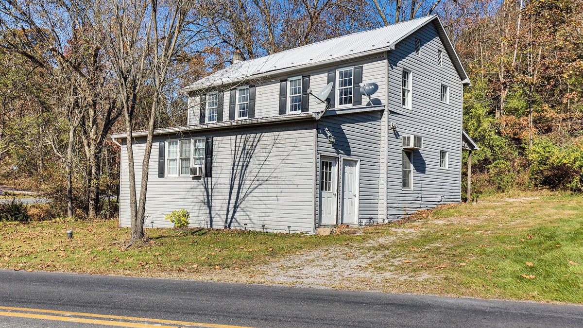 Mount Pleasant Mills House | Tranquil Mt Pleasant Mills Retreat on 60-Acre Farm