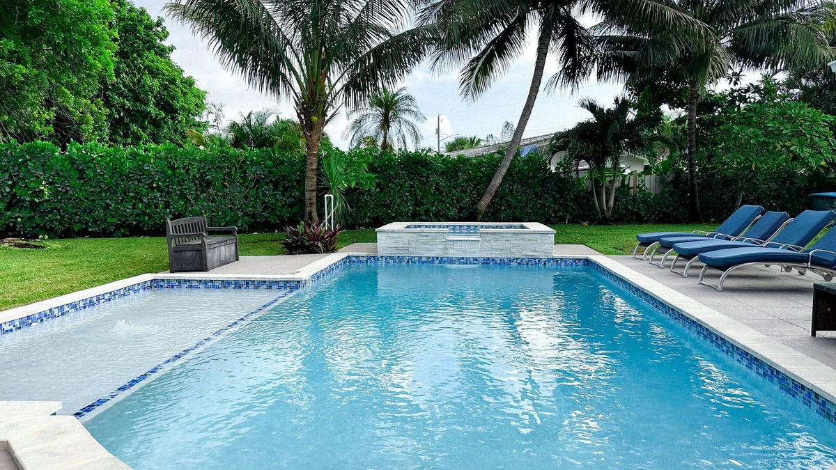 Lake Clarke Shores House | TRANQUIL PALM BEACH 5BR/4BA HOME - PRIVATE POOL - HOT TUB - HOME THEATER
