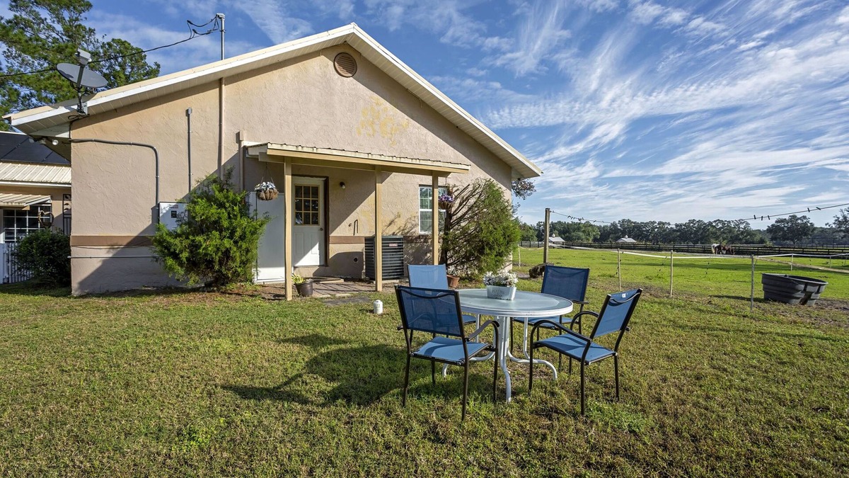 Fellowship House | Tranquil Quiet Farm Horse Country Home Allow Pets