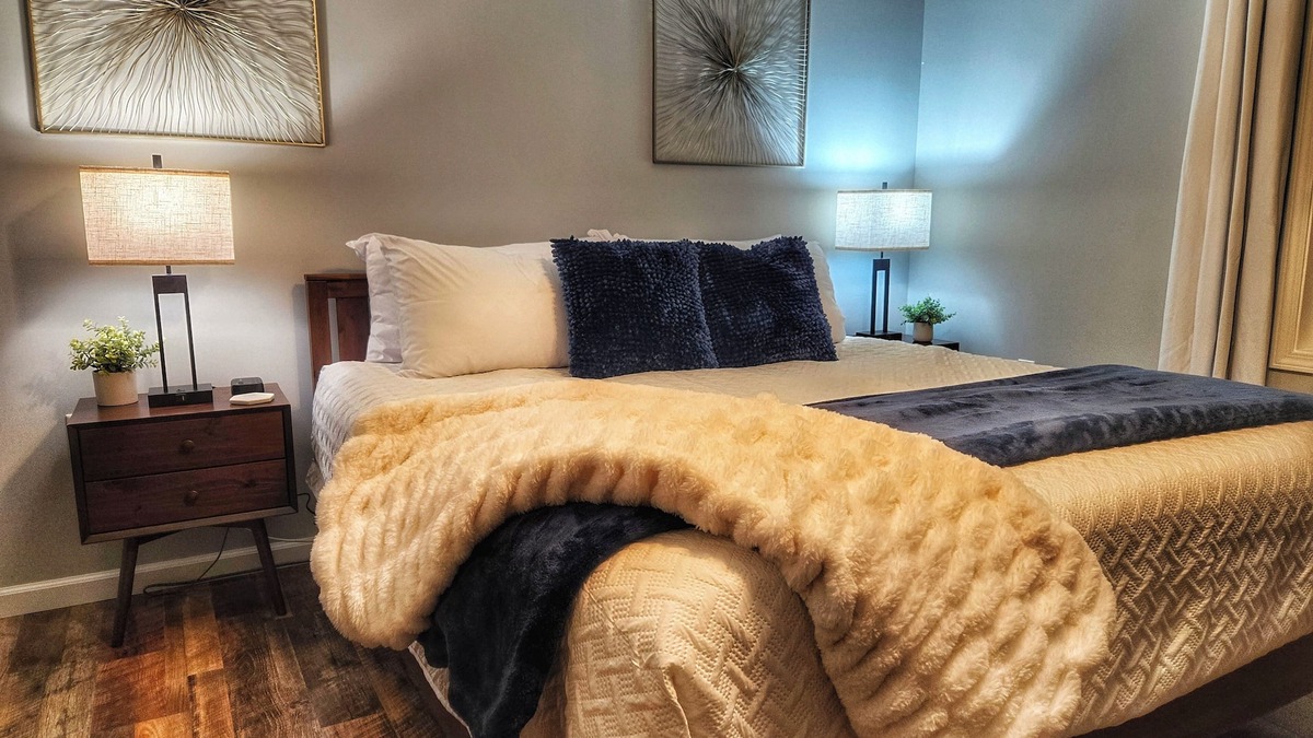 Forest House | Tranquil Retreat-10 Min LU-King Bed-Firepit-Patio-Playset
