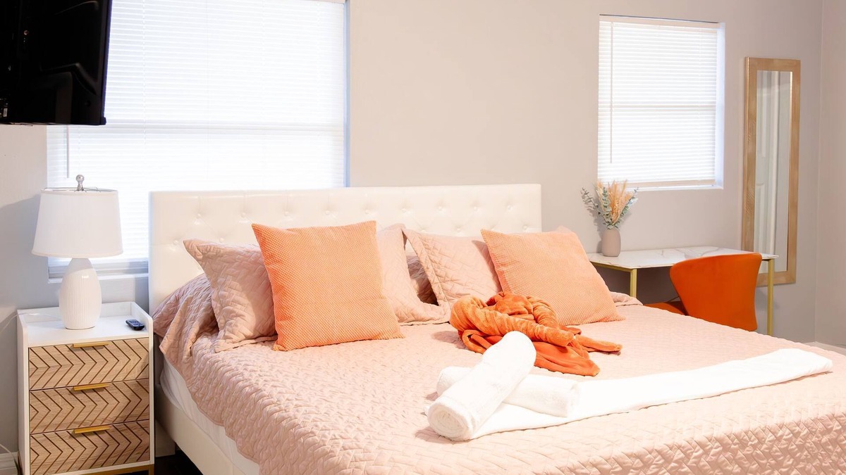 Lakeland Apartment | Tranquil Retreat: King Bed, Office, Patio