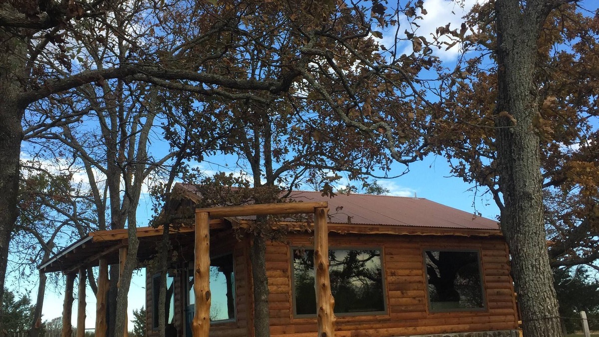 Tishomingo Cabin | Tranquil, secluded, rustic-chic B&B cabin close to Blue River. Central H&A