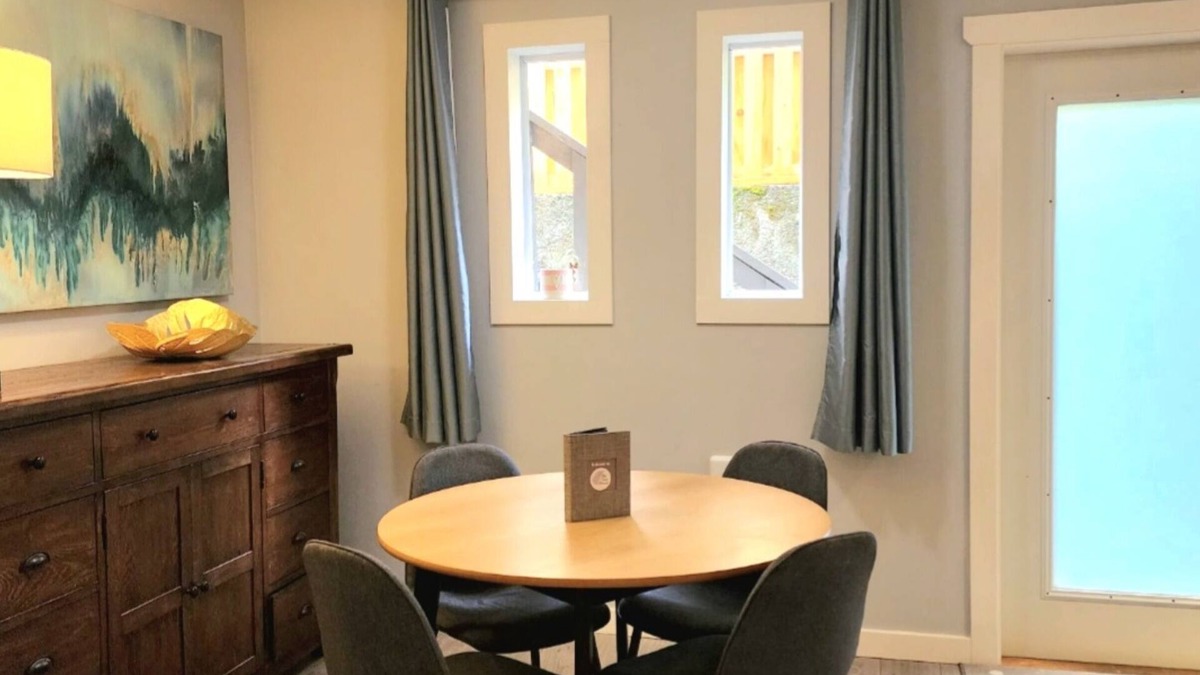 Shawnigan Lake Apartment | Tranquil Shawnigan Lake retreat. Private self contained Suite