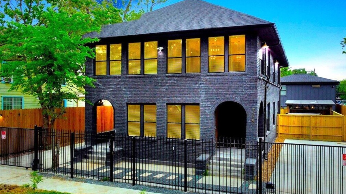 Greater East End House | ⭐️Tranquil Urban Retreat⭐️7BR⭐️6 Bathrooms⭐️HotTub⭐️Fully Gated w/Prkng⭐️