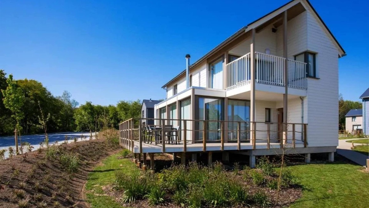 Froidchapelle Villa | Tranquil Villa for 8 Guests