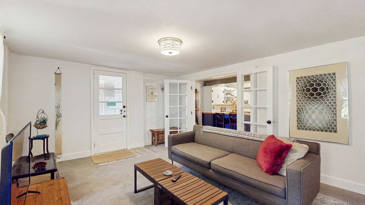 Multnomah House | Tranquil, walkable home with seasonal pool, beautiful gardens & 2 patios