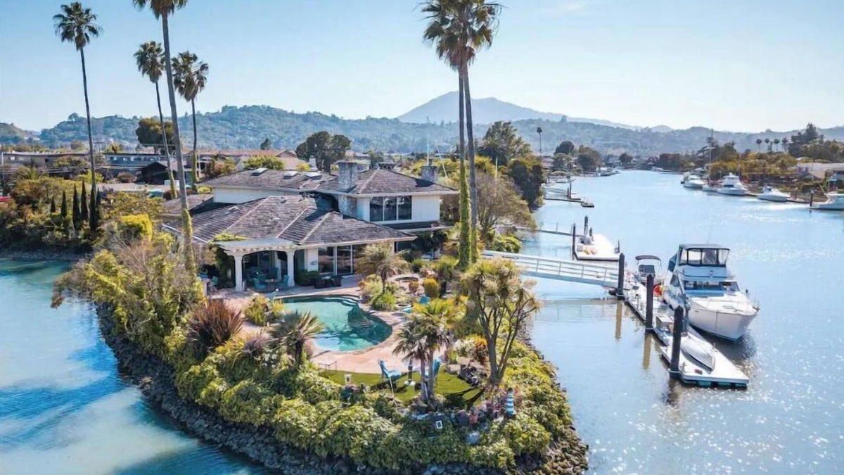San Rafael Villa | Tranquil Waterfront Retreat Haven