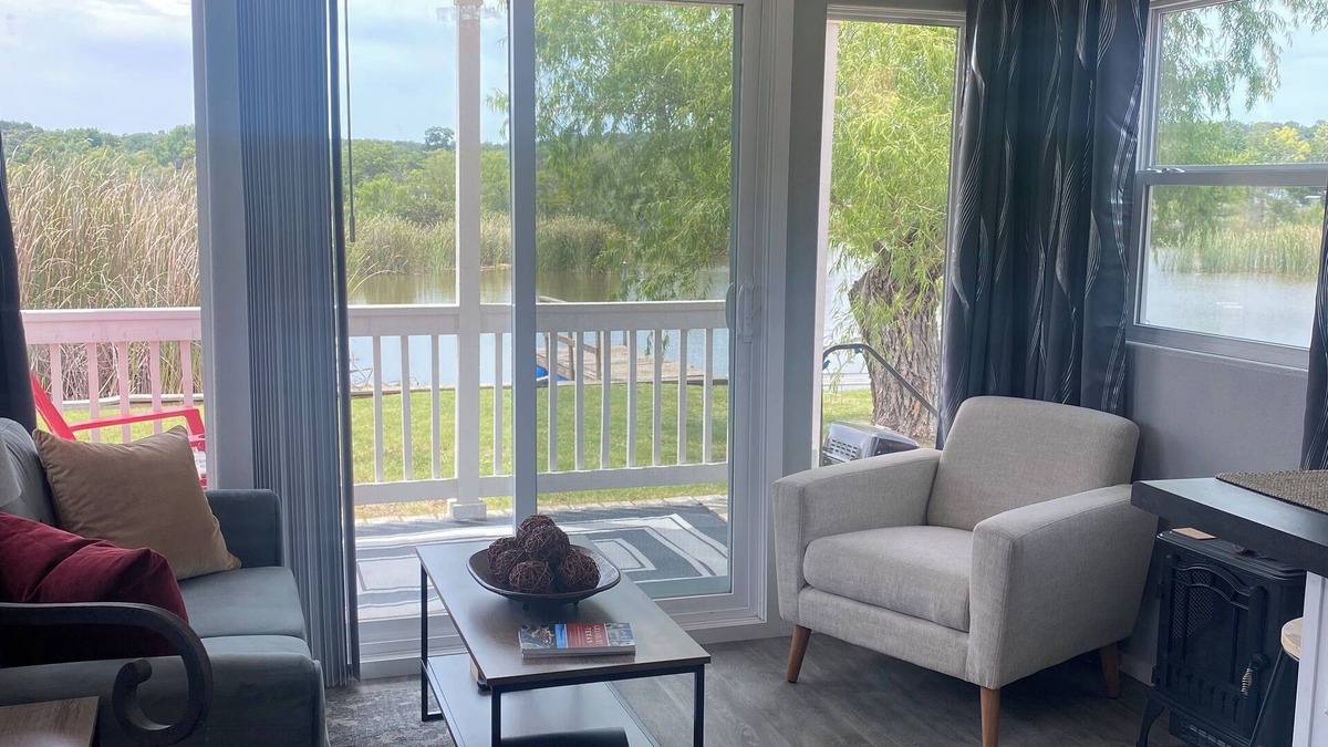 Dennis House | Tranquil Waterfront Casita