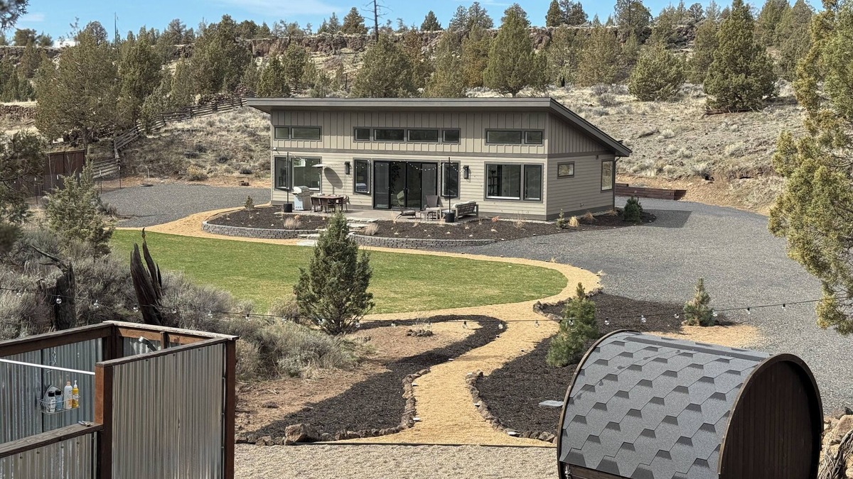 Crooked River Ranch House | Tranquil Wellness Oasis-Barrel Sauna/Cold Plunge/RedLite/Juicer/Walking Paths