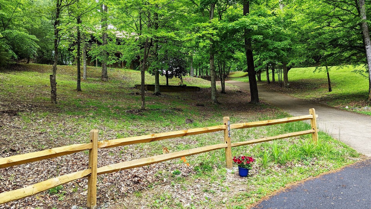 Unicoi House | TRANQUIL WILDWOOD HIDEAWAY SECLUDED HOLLOW, 10 MILES FROM EVERYTHING! SLEEPS 4.