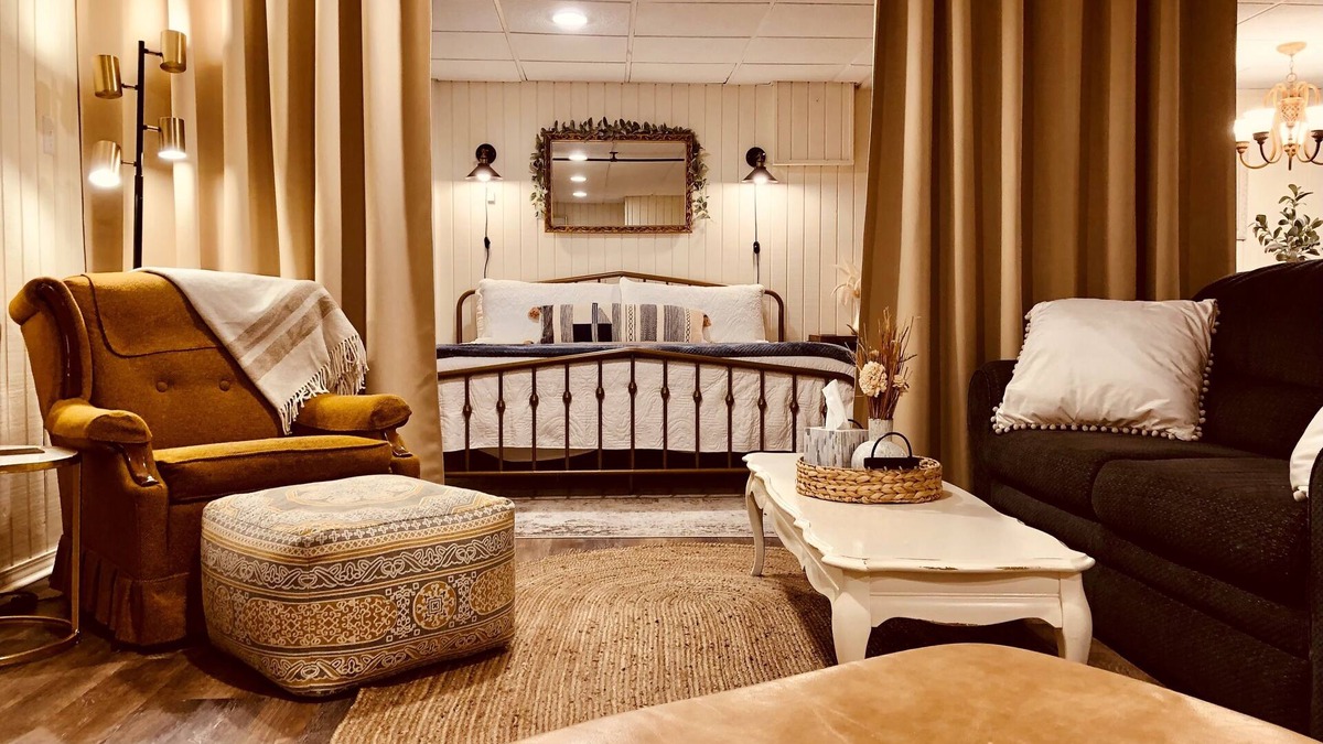 Cleveland House | Tranquil Wooded King Bed Suite Close to Everything