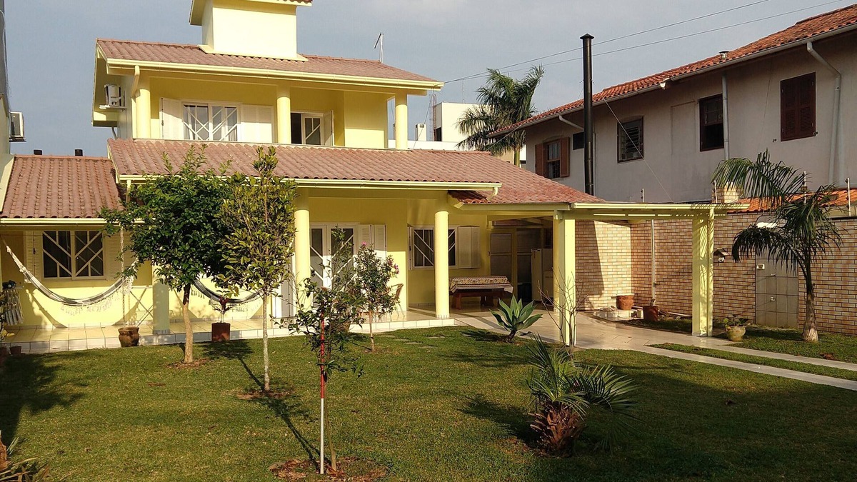 Cachoeira do Bom Jesus House | Tranquility and leisure for you and your family. Great location. Close to the sea