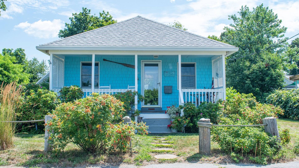 Warwick House | Tranquility And Sunsets At Our Beach Bungalow. Front Porch To Relax!