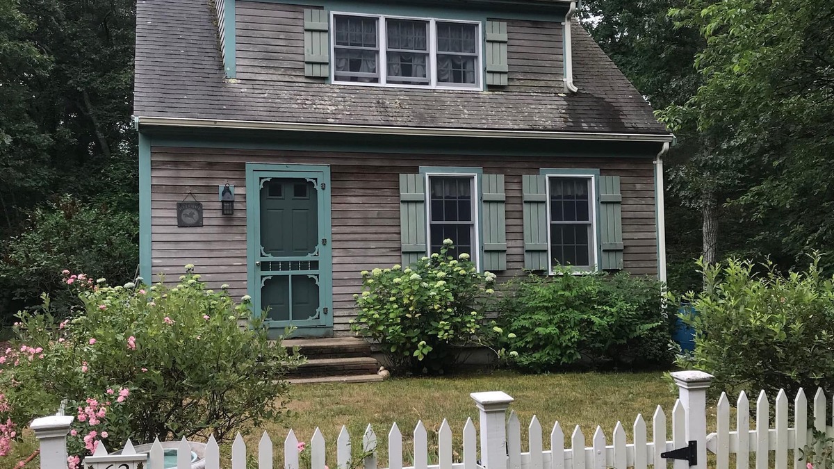 Brewster House | Tranquility Awaits - a quiet, secluded spot amidst trees and gardens