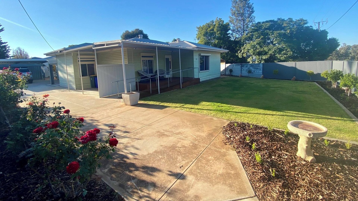 Bookpurnong House | Tranquility on Tobruk- Pet & Family friendly Accommodation