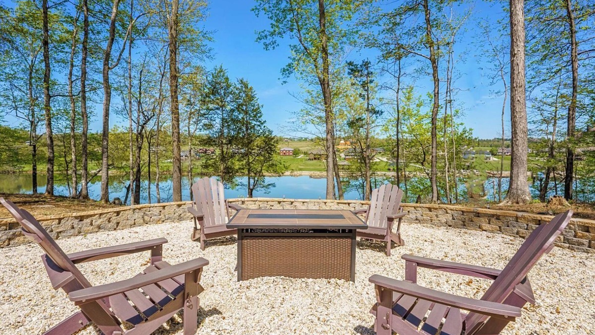 Sevierville Cabin | Tranquility Paradise - A relaxing lakeside retreat!