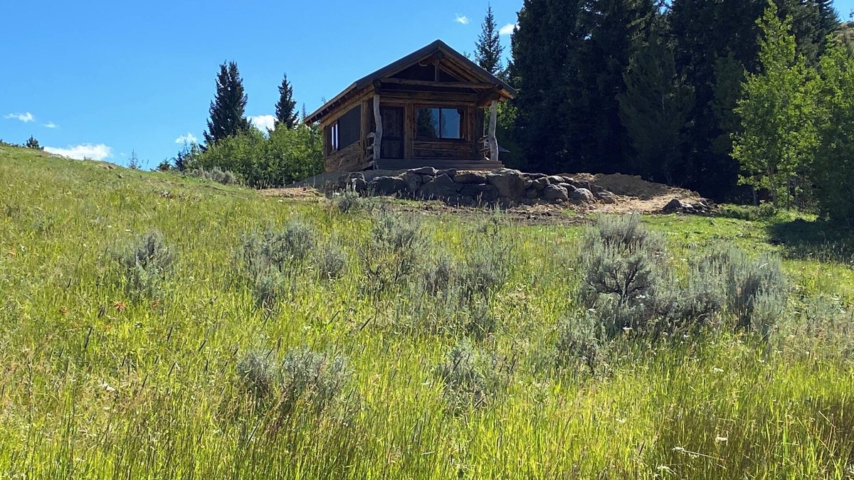 Ennis Cabin | Trapper's Cabin on Firetower ranch