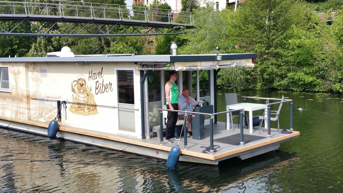 Havelsee House | Traumhaus auf dem Wasser – Modernisiertes Hausboot 13 x 4 m